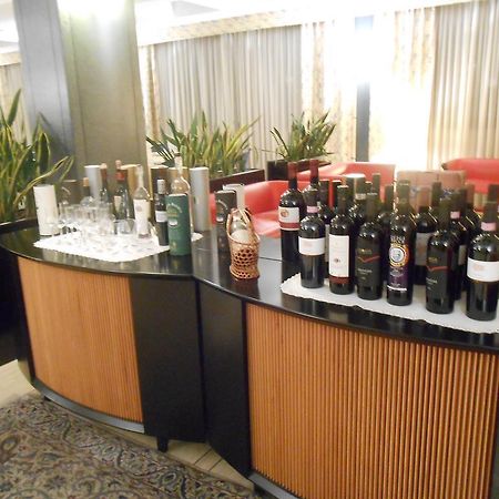 Hotel De La Ville Авелино Екстериор снимка