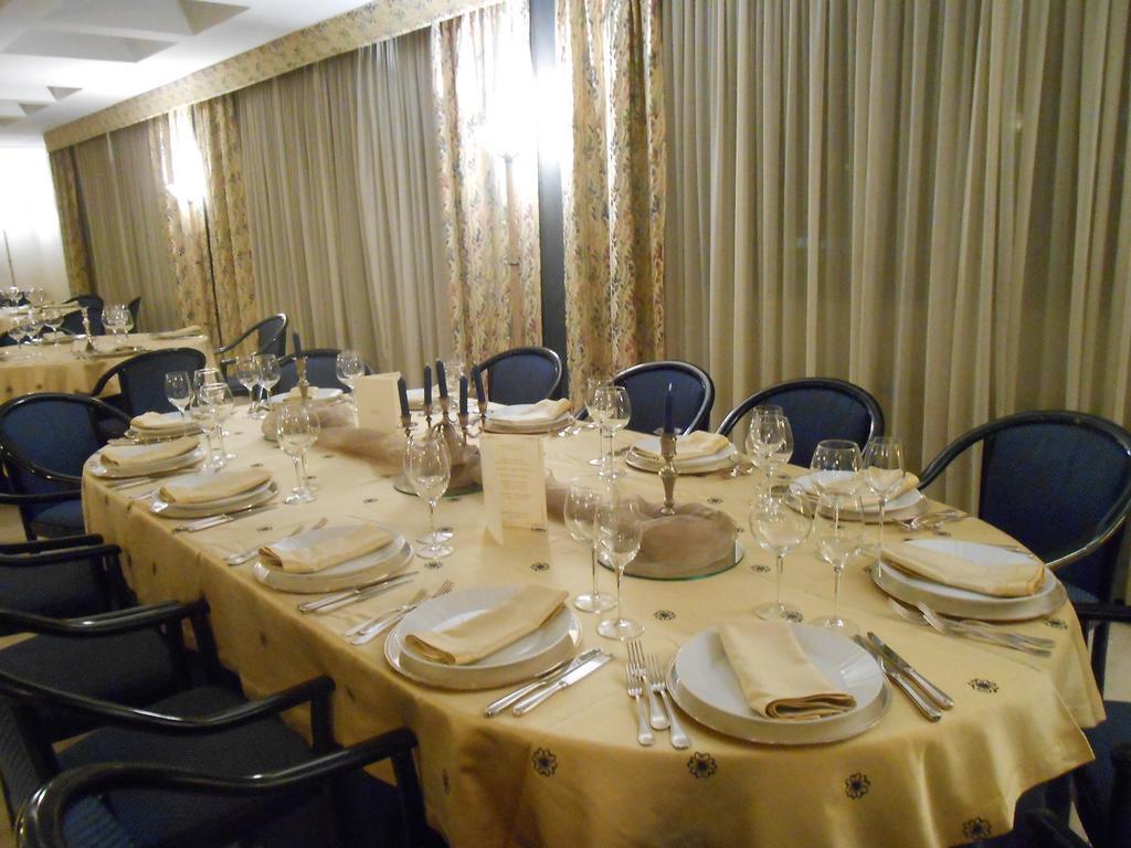 Hotel De La Ville Авелино Екстериор снимка