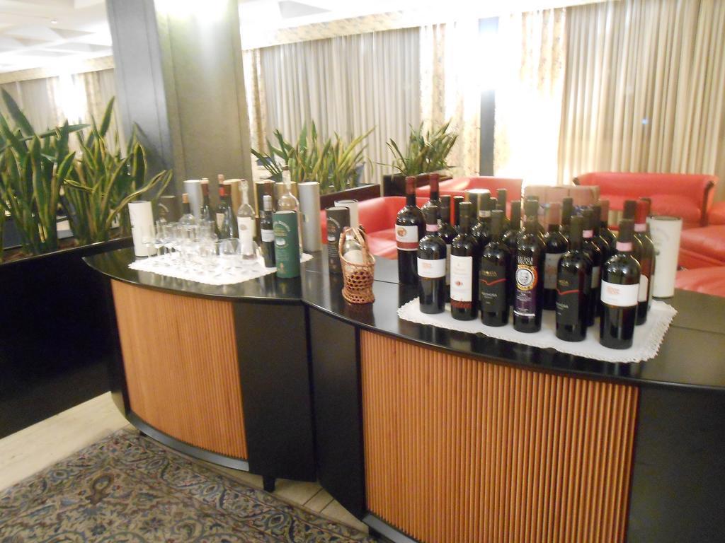 Hotel De La Ville Авелино Екстериор снимка
