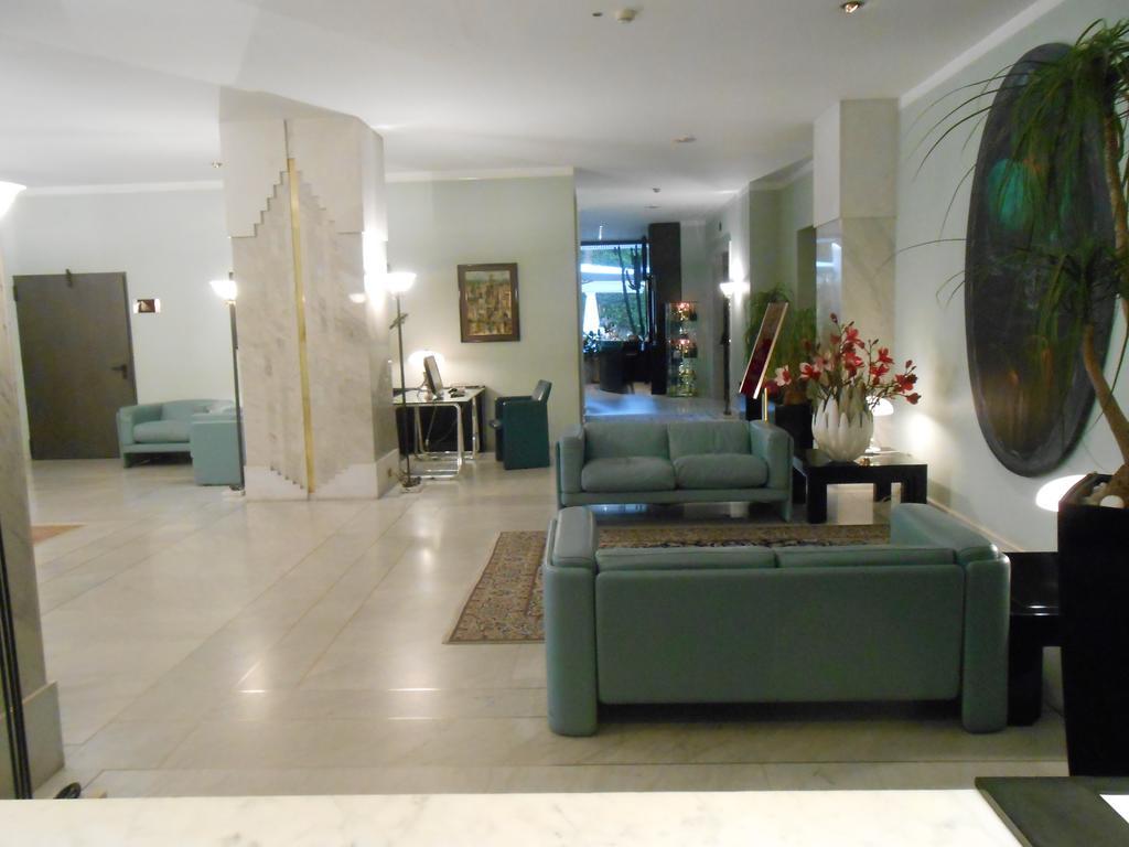 Hotel De La Ville Авелино Екстериор снимка