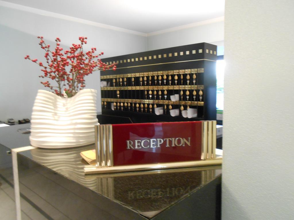 Hotel De La Ville Авелино Екстериор снимка