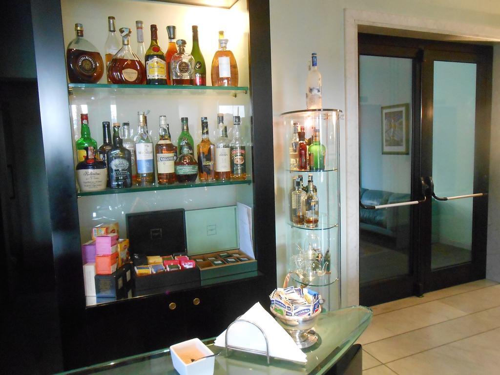 Hotel De La Ville Авелино Екстериор снимка