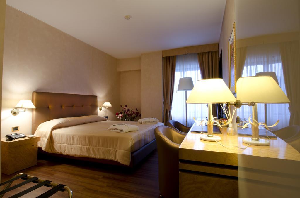 Hotel De La Ville Авелино Екстериор снимка