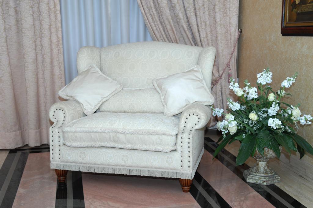Hotel De La Ville Авелино Екстериор снимка