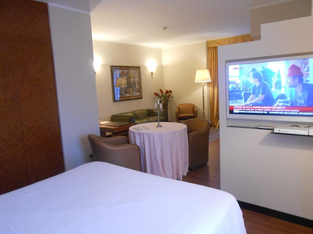 Hotel De La Ville Авелино Стая снимка