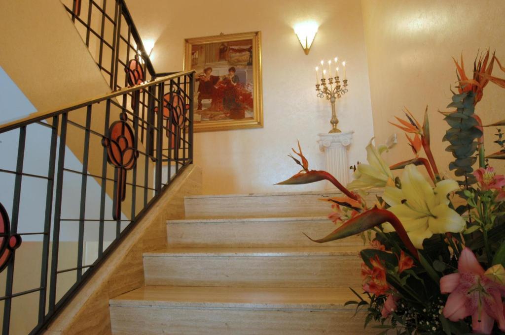Hotel De La Ville Авелино Екстериор снимка
